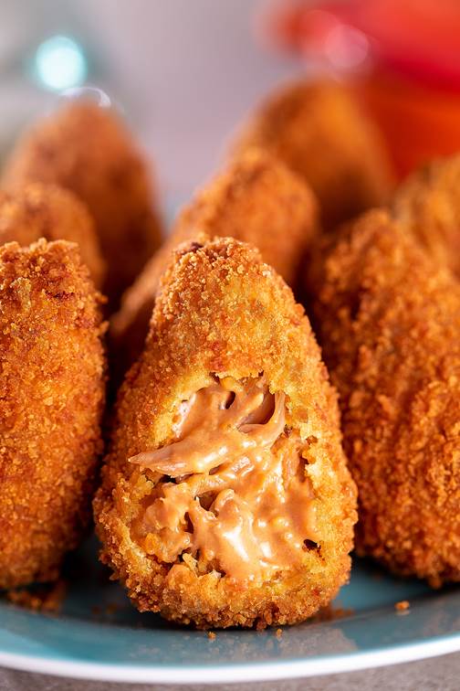 Outback lança coxinha de costela ao barbecue para celebrar o Dia Nacional da Coxinha